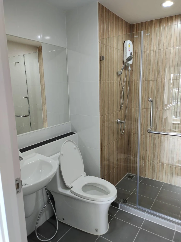 For rent HI Ladprao 130 Condo, nice room, full facilities, book now before you miss out!!