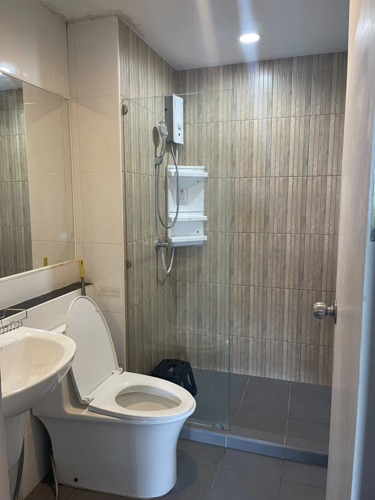 For rent: HI Ladprao 130, 3rd floor, fully furnished unit. Very livable. Book now! Don't miss out!