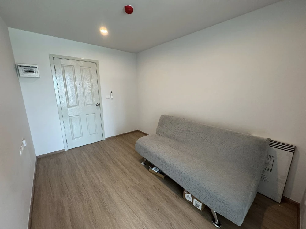 For rent: HI Rise Ratchayothin Station, a comfortable room, fully furnished and equipped with electrical appliances. Just bring your bags and move in!