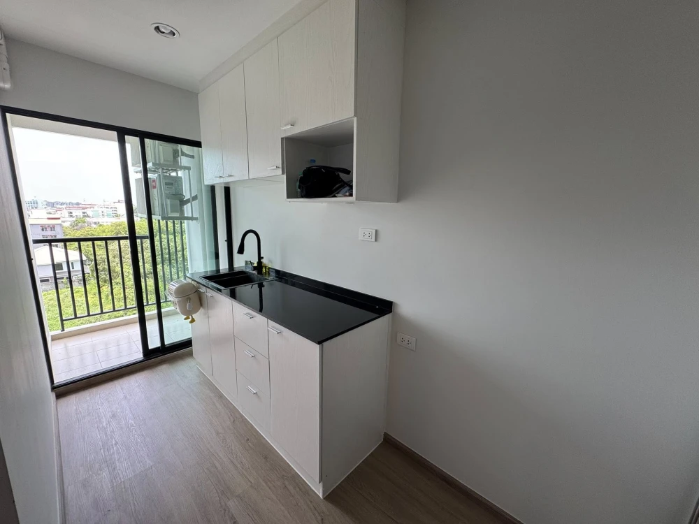 For rent: HI Rise Ratchayothin Station, a comfortable room, fully furnished and equipped with electrical appliances. Just bring your bags and move in!