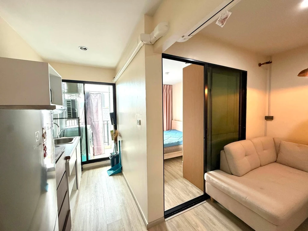 For rent: Hi Sukhumvit 93, 1 bedroom, 1 bathroom. Comes with a large, comfortable sofa. Great location. Book now!