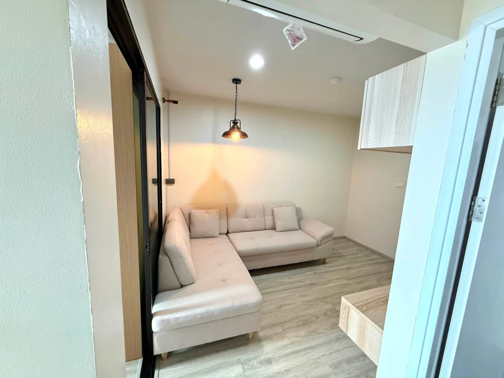 For rent: Hi Sukhumvit 93, 1 bedroom, 1 bathroom. Comes with a large, comfortable sofa. Great location. Book now!