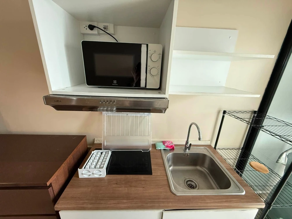 For rent: Hi Sukhumvit 93, 1 bedroom, 1 bathroom. Comes with a large, comfortable sofa. Great location. Book now!