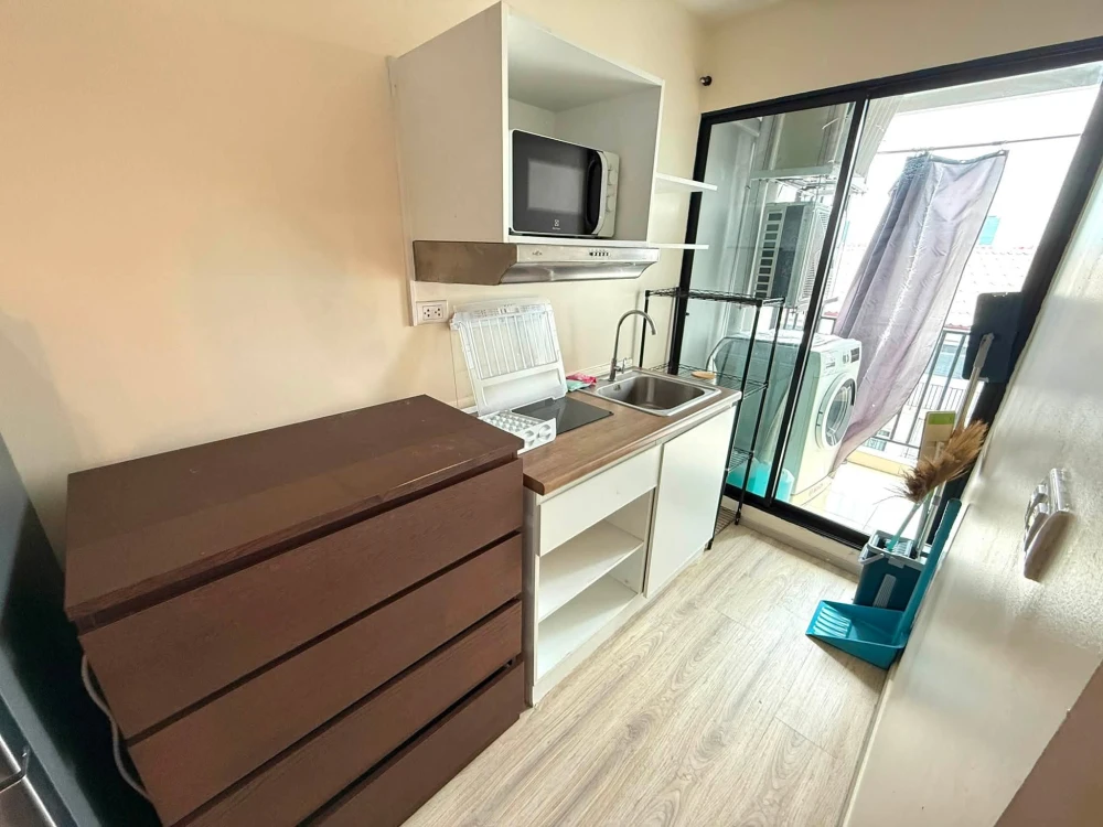 For rent: Hi Sukhumvit 93, 1 bedroom, 1 bathroom. Comes with a large, comfortable sofa. Great location. Book now!