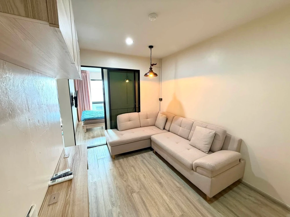 For rent: Hi Sukhumvit 93, 1 bedroom, 1 bathroom. Comes with a large, comfortable sofa. Great location. Book now!
