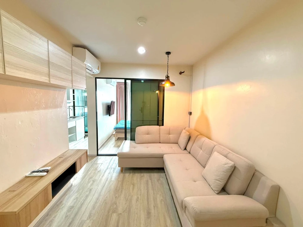 For rent: Hi Sukhumvit 93, 1 bedroom, 1 bathroom. Comes with a large, comfortable sofa. Great location. Book now!