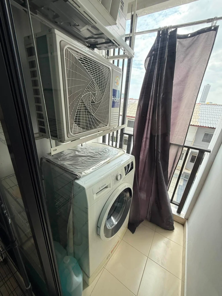 For rent: Hi Sukhumvit 93, 1 bedroom, 1 bathroom. Comes with a large, comfortable sofa. Great location. Book now!