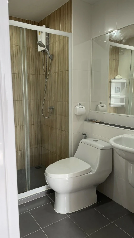 For rent: Hi Sutthisan, 5th floor. Nice, fully furnished unit. Book now!