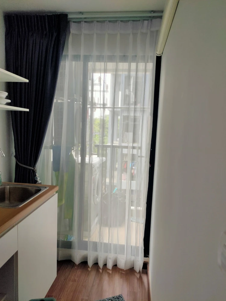 For rent: HI SUTTHISAN, corner room, beautiful condition, complete with furniture and appliances. Hurry and reserve before it's too late.