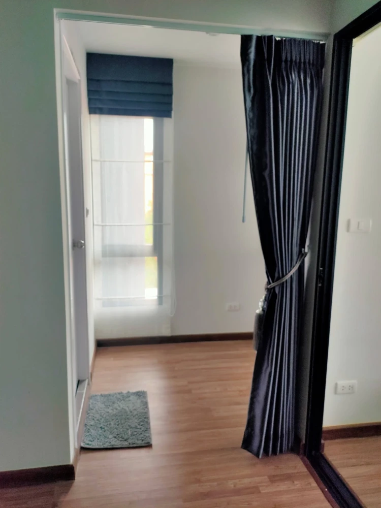 For rent: HI SUTTHISAN, corner room, beautiful condition, complete with furniture and appliances. Hurry and reserve before it's too late.