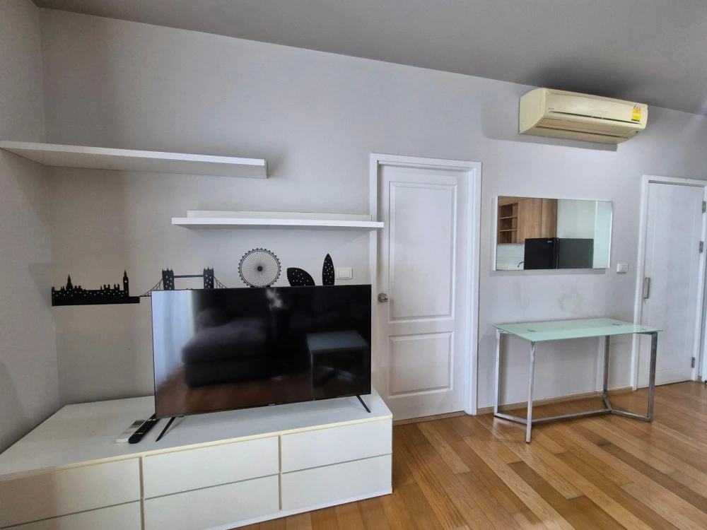 For rent: Hive at Sathorn, 18th floor, fully furnished. Book now!