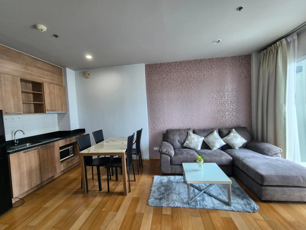 For rent: Hive at Sathorn, 18th floor, fully furnished. Book now!