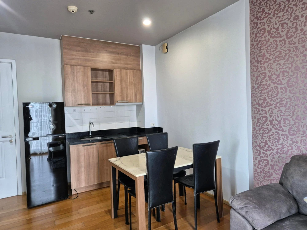 For rent: Hive at Sathorn, 18th floor, fully furnished. Book now!