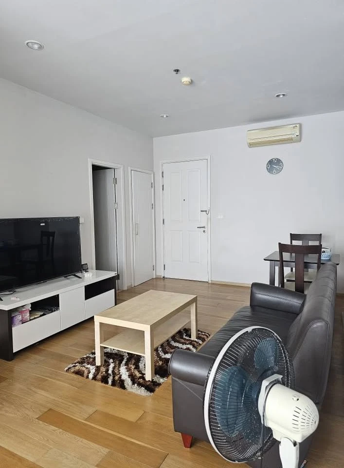 For rent: Hive at Sathorn, 31st floor. Stunning city views from a high vantage point. Spacious living area. Fully furnished and ready to move in.