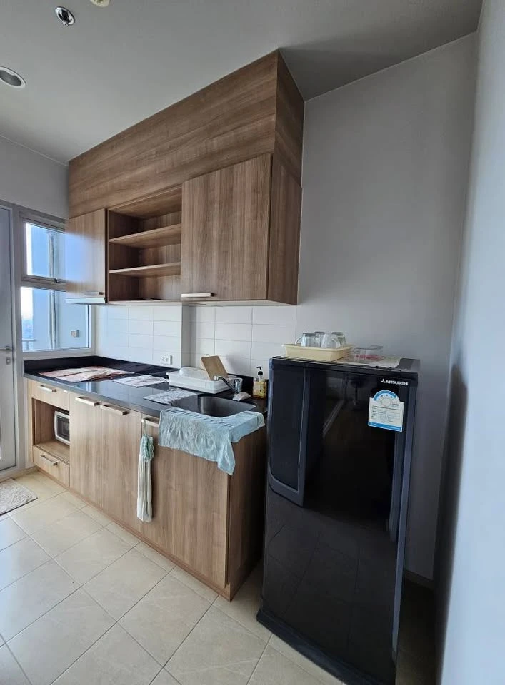 For rent: Hive at Sathorn, 31st floor. Stunning city views from a high vantage point. Spacious living area. Fully furnished and ready to move in.