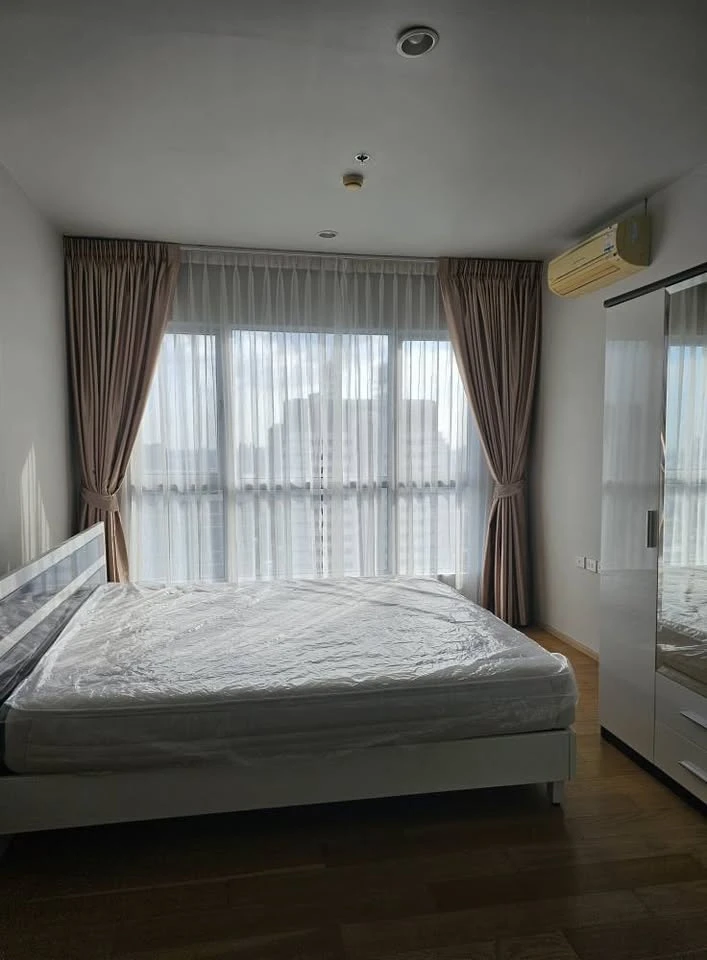 For rent: Hive at Sathorn, 31st floor. Stunning city views from a high vantage point. Spacious living area. Fully furnished and ready to move in.
