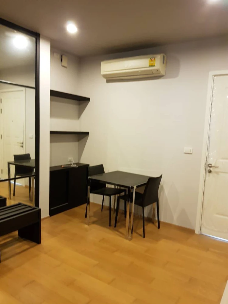 For rent: Hive Taksin, high floor unit, spacious, fully furnished. Book now!
