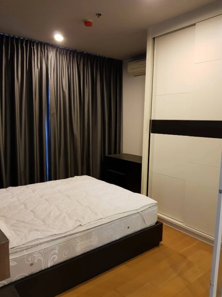 For rent: Hive Taksin, high floor unit, spacious, fully furnished. Book now!
