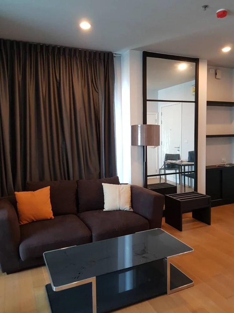 For rent: Hive Taksin, high floor unit, spacious, fully furnished. Book now!