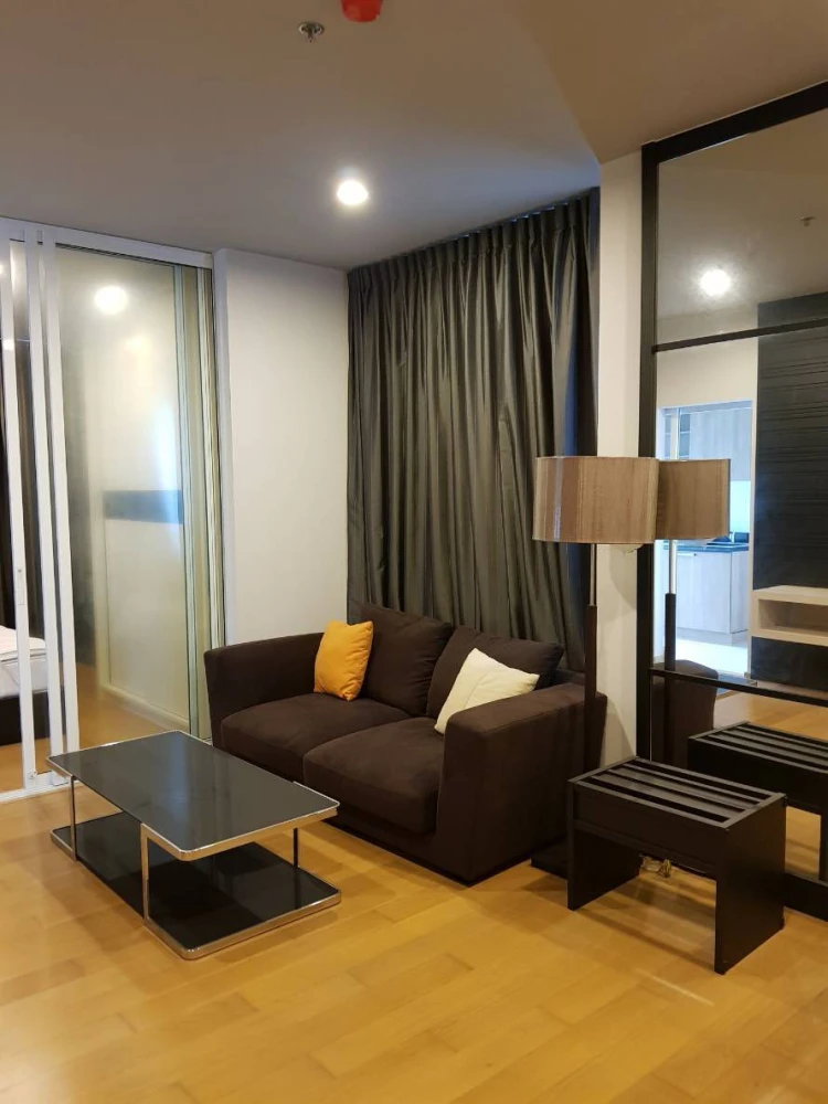 For rent: Hive Taksin, high floor unit, spacious, fully furnished. Book now!