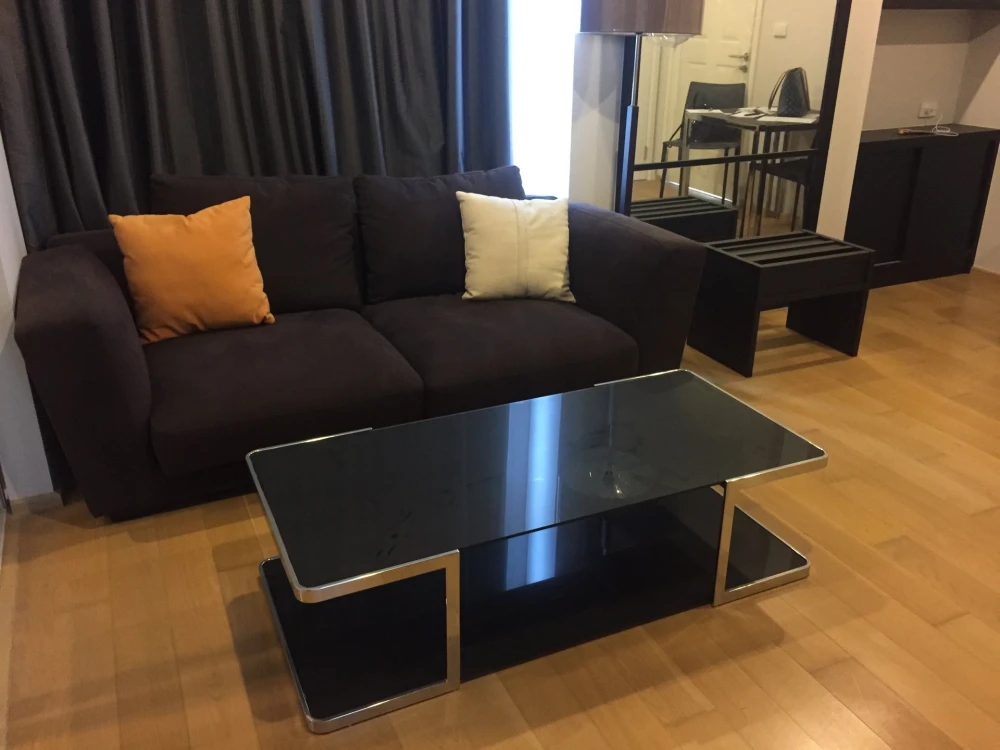 For rent: Hive Taksin, high floor unit, spacious, fully furnished. Book now!