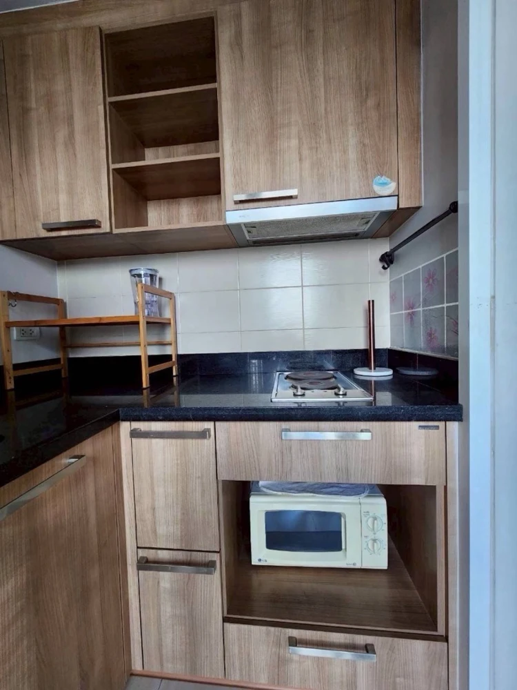 Hive Taksin condo for rent. Nice and fully furnished. Book now, don't wait!