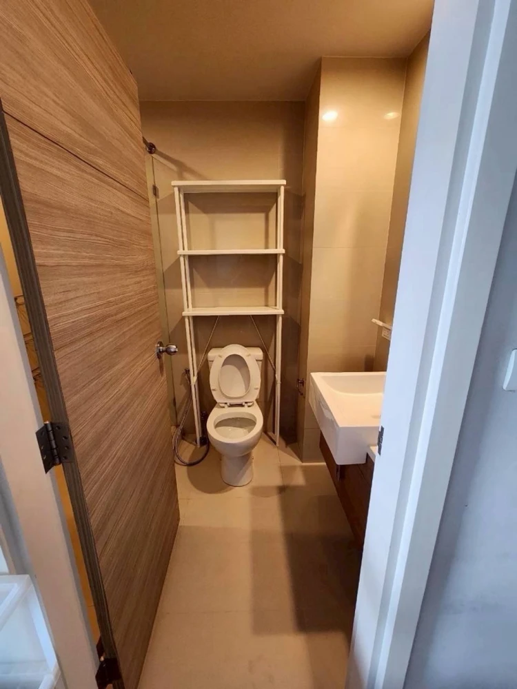 Hive Taksin condo for rent. Nice and fully furnished. Book now, don't wait!