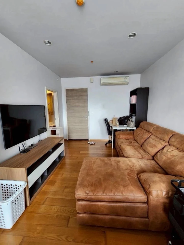 Hive Taksin condo for rent. Nice and fully furnished. Book now, don't wait!