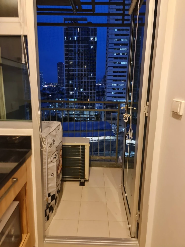 For rent: Hive Taksin, fully furnished room, very comfortable. Book now! Don't miss out!