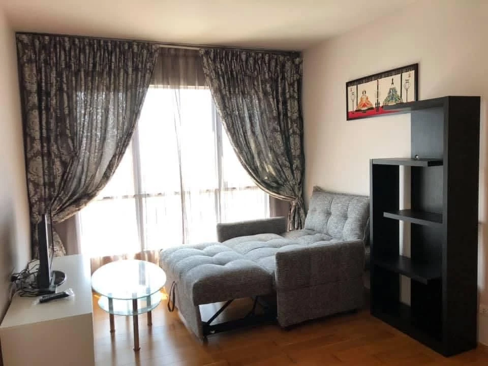 For Rent: Hive Taksin – 2 bedrooms, 2 bathrooms. Located on a very high floor with a spacious, comfortable layout. Snap this up quickly! images