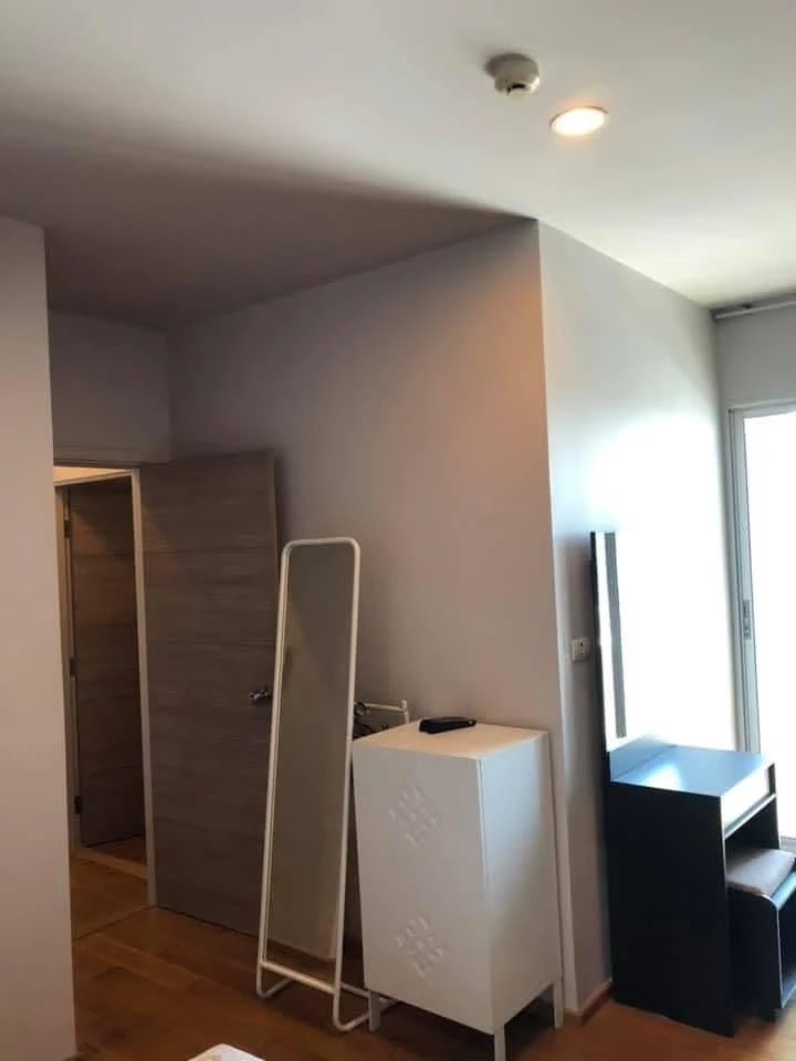 For Rent: Hive Taksin – 2 bedrooms, 2 bathrooms. Located on a very high floor with a spacious, comfortable layout. Snap this up quickly!
