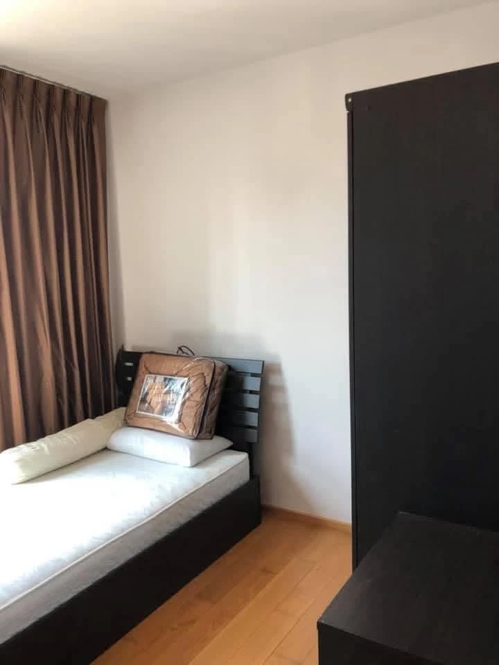For Rent: Hive Taksin – 2 bedrooms, 2 bathrooms. Located on a very high floor with a spacious, comfortable layout. Snap this up quickly!