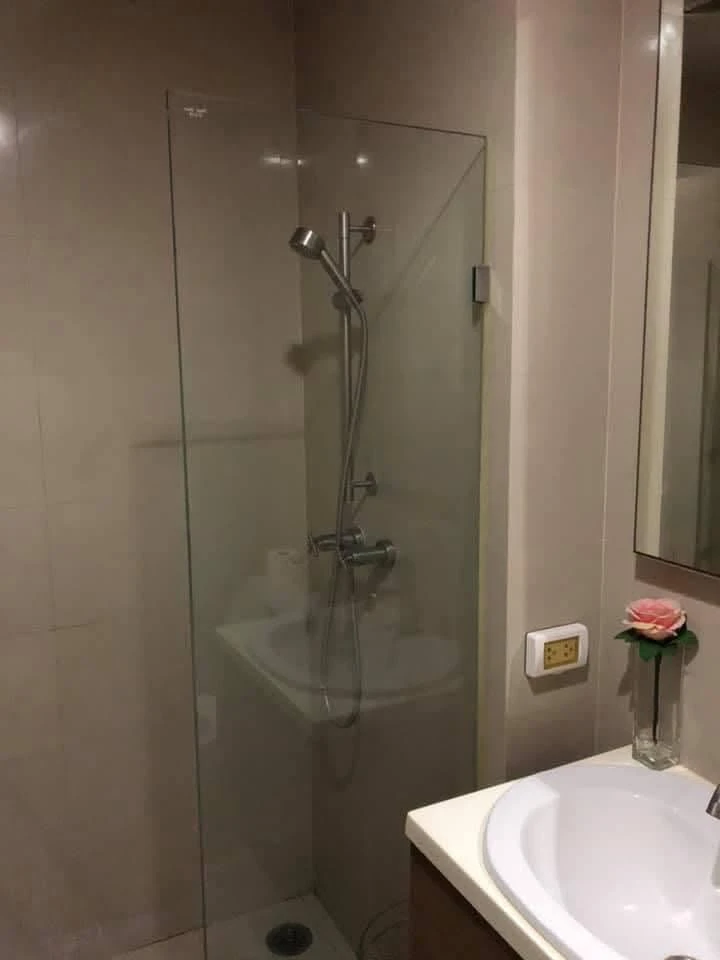 For Rent: Hive Taksin – 2 bedrooms, 2 bathrooms. Located on a very high floor with a spacious, comfortable layout. Snap this up quickly!