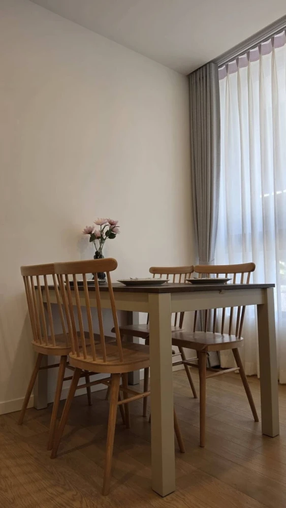 For rent: HOLME Ekkamai 22, 3rd floor, fully furnished unit, very livable. Book now!