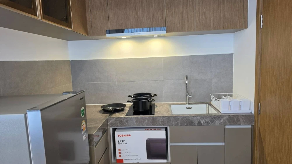 For rent: HOLME Ekkamai 22, 3rd floor, fully furnished unit, very livable. Book now!