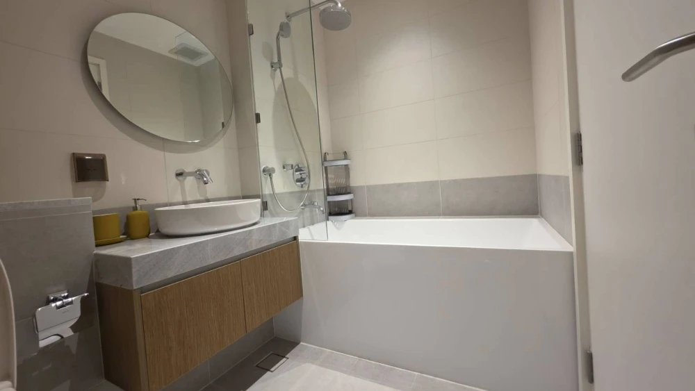 For rent: HOLME Ekkamai 22, 3rd floor, fully furnished unit, very livable. Book now!