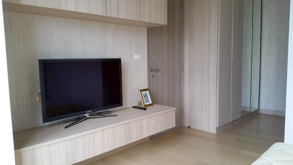 For Rent: HQ Thonglor, 21st floor. Fully furnished with panoramic city views. Book now—don't miss out!