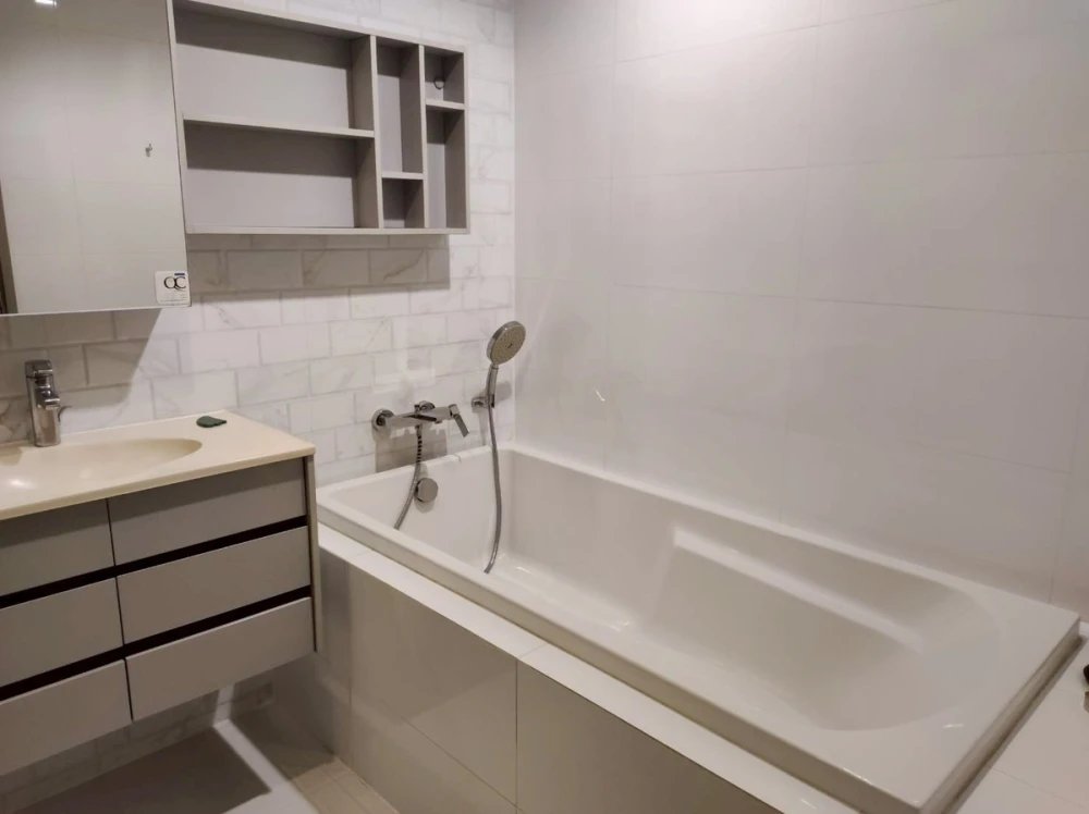 For Rent: HQ Thonglor, 21st floor. Fully furnished with panoramic city views. Book now—don't miss out!
