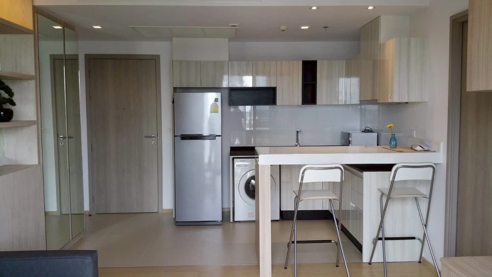 For Rent: HQ Thonglor, 21st floor. Fully furnished with panoramic city views. Book now—don't miss out!