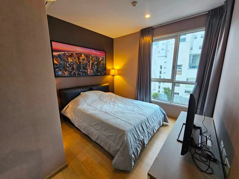 For rent HQ Thonglor, there are few people, quiet, not crowded. The room is spacious and comfortable, not cramped. Must make a reservation.