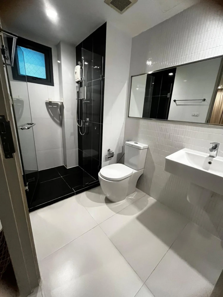 For rent: Hue Sukhumvit, a lovely fully furnished apartment. Book now! Limited availability.