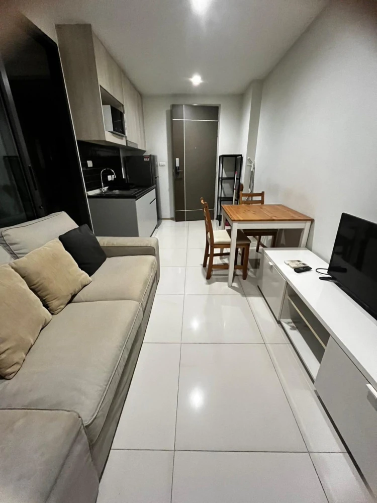 For rent: Hue Sukhumvit, a lovely fully furnished apartment. Book now! Limited availability.