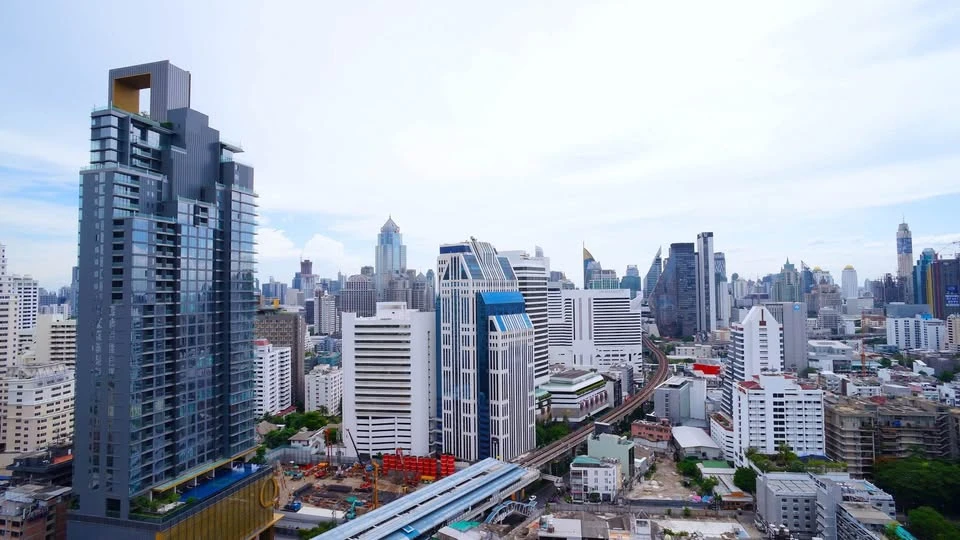 ให้เช่า Hyde Sukhumvit 13 ห้องกว้างขวาง ชั้นสูง วิวเมือง ห้องนอนบิวท์อิน ตกแต่งครบพร้อมอยู่