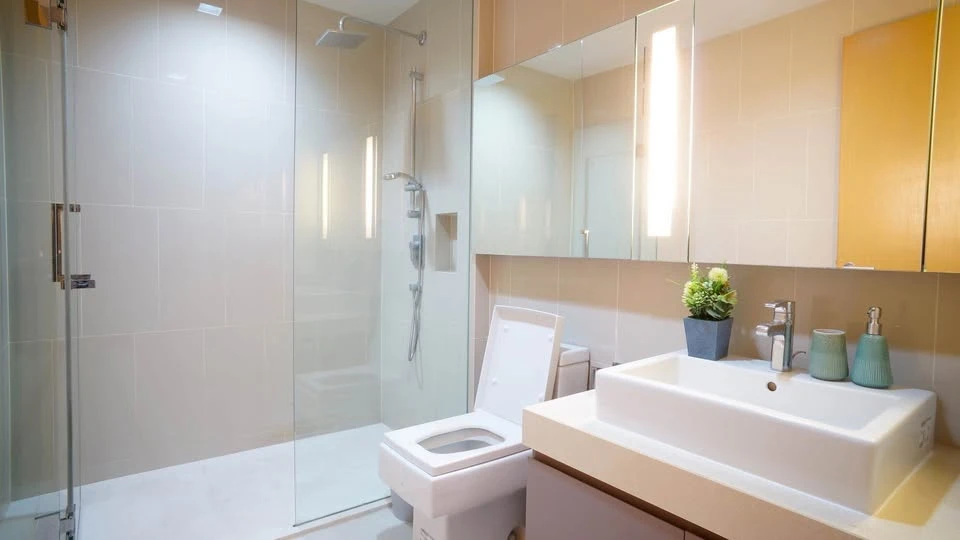 ให้เช่า Hyde Sukhumvit 13 ห้องกว้างขวาง ชั้นสูง วิวเมือง ห้องนอนบิวท์อิน ตกแต่งครบพร้อมอยู่