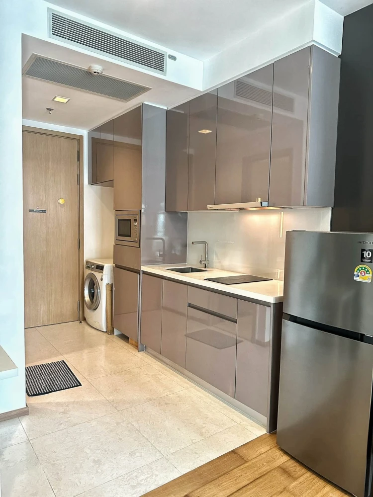 For rent: Hyde Sukhumvit 13. Beautiful, excellent condition unit with unobstructed city views and good ventilation. Fully furnished in a modern style.