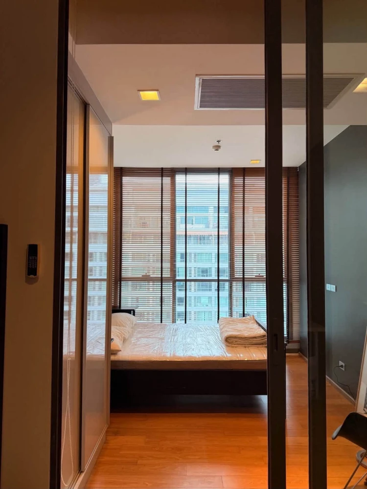 For rent: Hyde Sukhumvit 13. Beautiful, excellent condition unit with unobstructed city views and good ventilation. Fully furnished in a modern style.