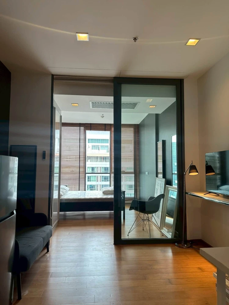 For rent: Hyde Sukhumvit 13. Beautiful, excellent condition unit with unobstructed city views and good ventilation. Fully furnished in a modern style.