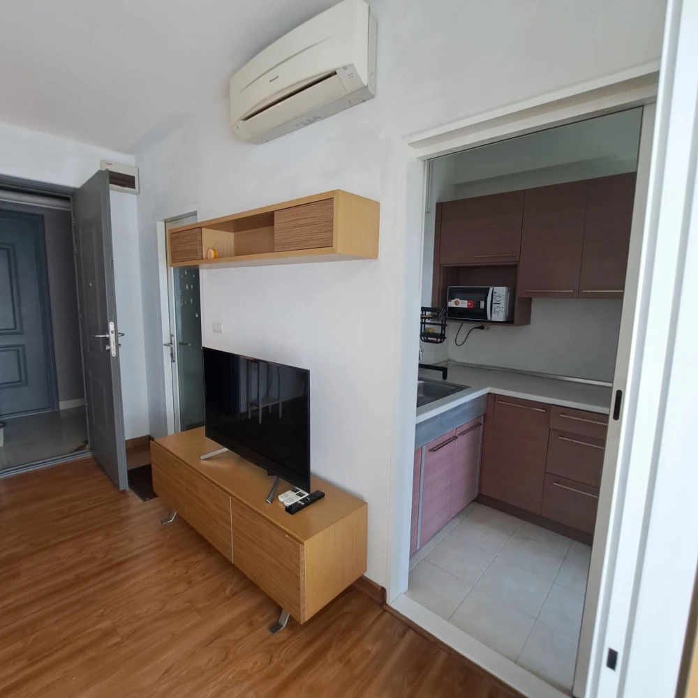 For rent: i-biza Condominium RCA, 5th floor, pool view, fully furnished, ready to move in. Reserve now, don't miss out!