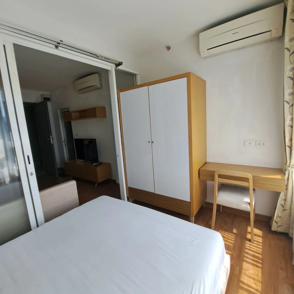 For rent: i-biza Condominium RCA, 5th floor, pool view, fully furnished, ready to move in. Reserve now, don't miss out!