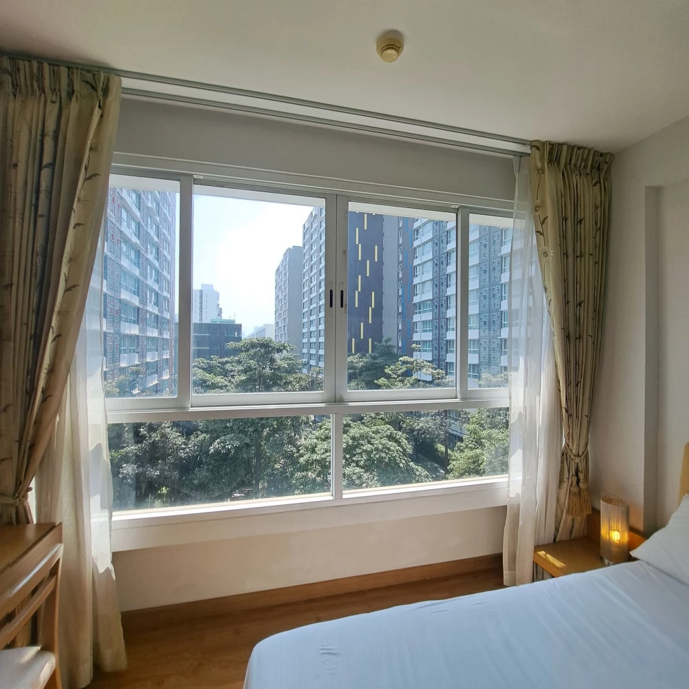 For rent: i-biza Condominium RCA, 5th floor, pool view, fully furnished, ready to move in. Reserve now, don't miss out!